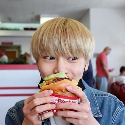 binchansbigbum's profile picture. 