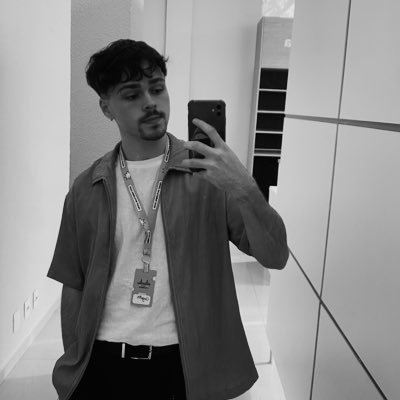 gugelts's profile picture. lojinha para devs - https://t.co/oMQk7xj1qX | sujeito chato, que nao acha nada engraçado