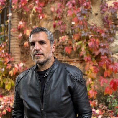 antonioagredano's profile picture. Escribo, bebo vino, cuento chistes malos. 📻 Cope 📺 Canal Sur 🗞️ The Objective ⚽️ El Mundo 🥊 Comunicación Política 📖 Director Feria del Libro Sevilla