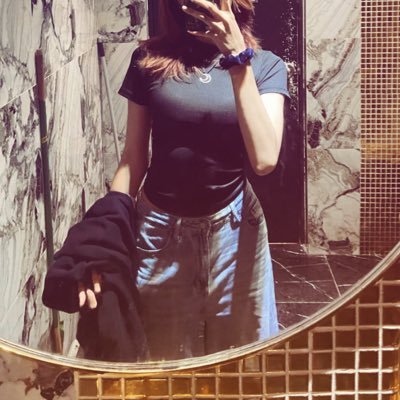 8ackshots's profile picture. back off