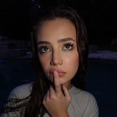 alinarose099's profile picture. Just me, being real ✨