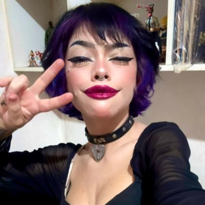 isabellevidotti's profile picture. Emo gótica das trevas 🖤 Psicóloga clínica, Hospitalar e da Saúde | Mulher Cis mas simpatizante 🏳️‍🌈| Nerd/Geek | Fashion | Corintiana SCCP 🦅| Esquerda ☭