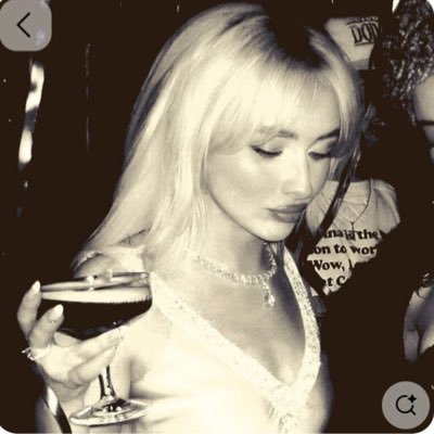 EyPuppee's profile picture. Sink your teeth into me