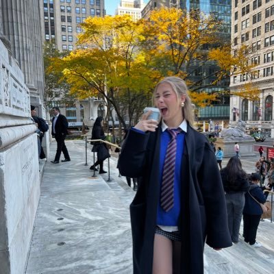 laurensgich's profile picture. red swan