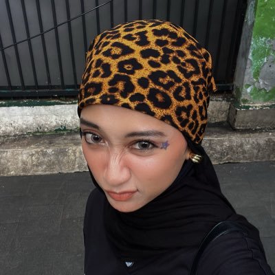 elistyanask's profile picture. Jangan di follow. malu.