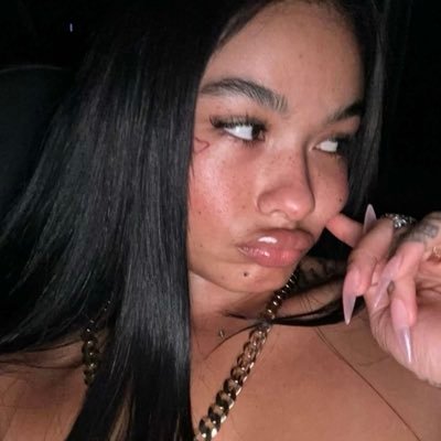 und3adbunny's profile picture. unhinged