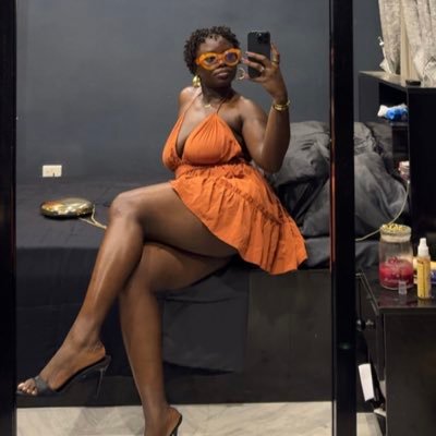 Fayokunmii's profile picture. you better eat.