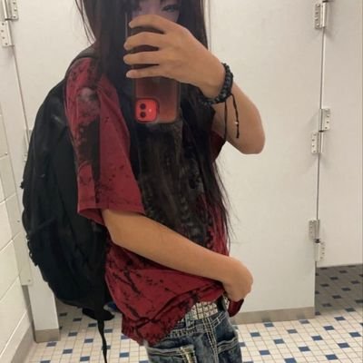 amiegdalitis's profile picture. 19y 🍃🚬