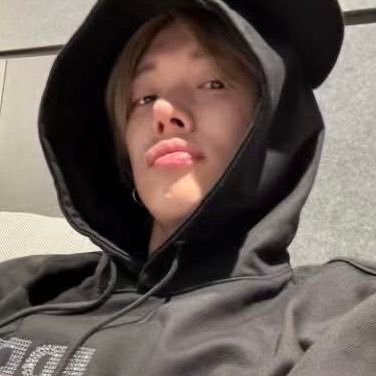 closetobeomgyu's profile picture. 