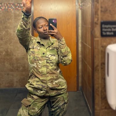 _khofoworola's profile picture. Figuring life out one at a time