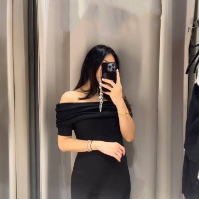 Aleenah2901's profile picture. “Part-time dreamer, full-time snack enthusiast. 🌮 | Living life one tweet at a time. ✨”