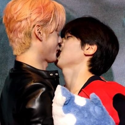 shsemiau's profile picture. manifestando el debut de yuju con seoyoung