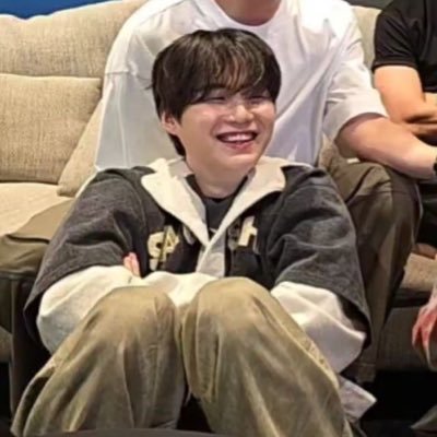 violets4armor's profile picture. they/them | yelyah disciple‧₊˚✩ ₊˚🎧⊹♡| post-hardlaunch phannie ⚞ • ⚟