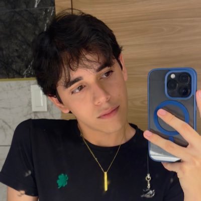 sillychrly's profile picture. me voy a pegar una siesta pq no me puedo pegar un tiro