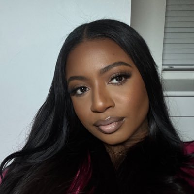 misszharris_'s profile picture. a Chicago gal 🫧