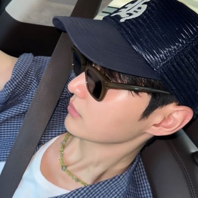 miosthetic's profile picture. carpe diem