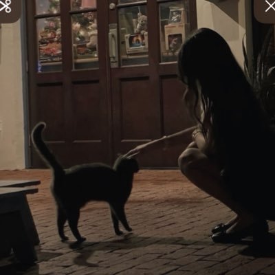 rloxva's profile picture. ..