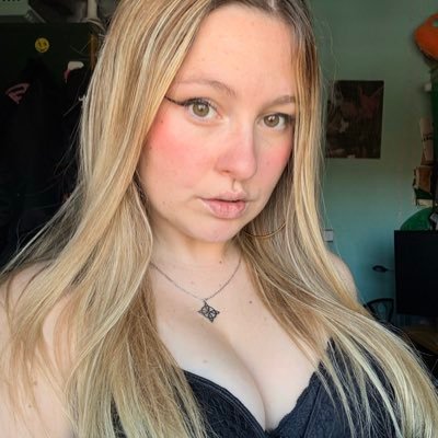 srizx_'s profile picture. mi mayor relación estable es con mi novio gracias a dios