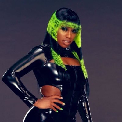 FEELTHATGL0W's profile picture. 