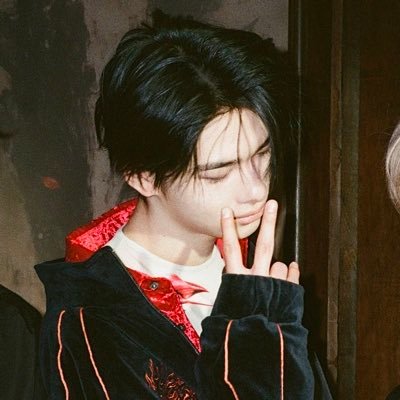 bewenha's profile picture. enhypen mama daesang winners.