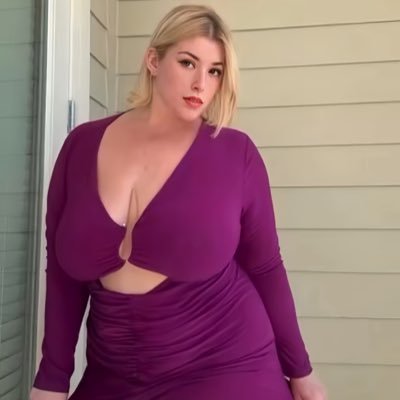 EmoBBCMommy's profile picture. Single Mom, Snowbunny. Pawg 🍑 I dye my hair ALOT😅 (@YourBlackDaddy9 is my king)