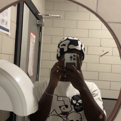 a_daniel89's profile picture. no bio😶😒