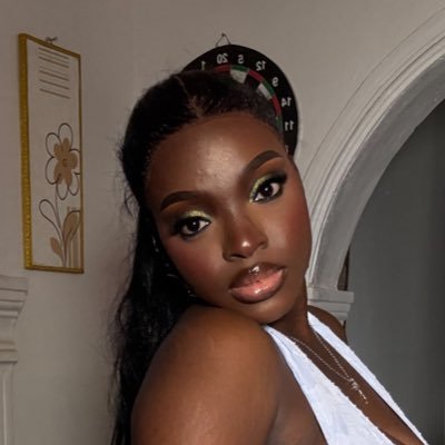 classic__b's profile picture. Elegance, good energy, and a little gym & gourmet ,Business driven but forever a lover girl.