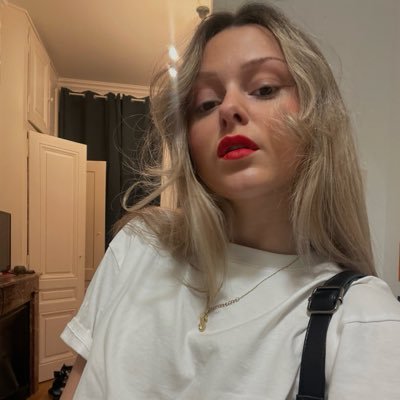 elinatrt's profile picture. 