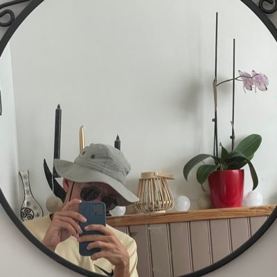 TwntyOn21's profile picture. 𝓡𝓮𝓶𝓮𝓶𝓫𝓮𝓻 𝔀𝓱𝓮𝓷 𝔂𝓸𝓾 𝔀𝓮𝓻𝓮 𝔂𝓸𝓾𝓷𝓰,𝓨𝓸𝓾 𝓼𝓱𝓸𝓷𝓮 𝓵𝓲𝓴𝓮 𝓽𝓱𝓮 𝓼𝓾𝓷.