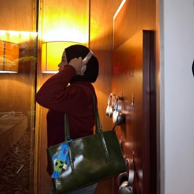 henloimnasy's profile picture. 