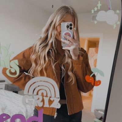 cherrdontcare's profile picture. cat mum of 3 🐾 daily bread 🍞 pretty lights ✨