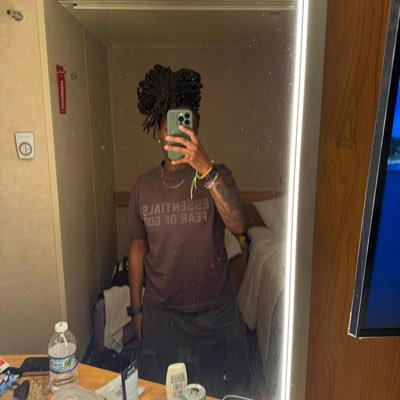 sneakerzslut's profile picture. nice dressing hoe taker #TreadLightly