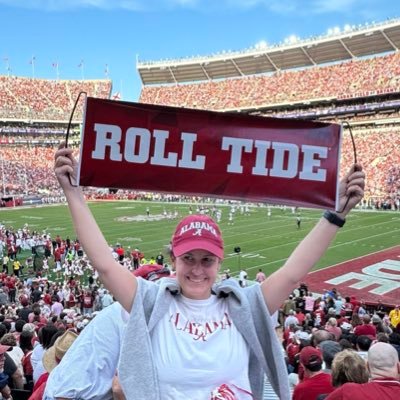 Cris_Souza's profile picture. The “non-traditional” more “traditional” PhD student you’ll see today.