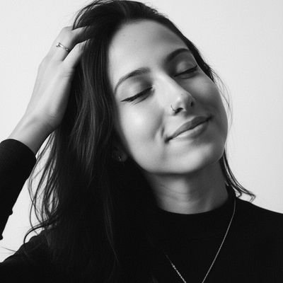 BetRoss2511's profile picture. Amante del café☕️, los atardeceres que parecen pintura🌅,la playa🏖, los animales🐶,la música🎧 y una buena charla bajo la luna🌙...
Sagitario♐️