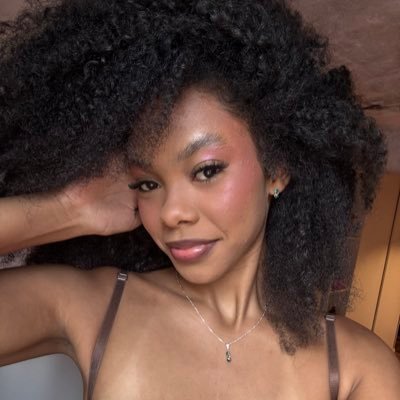 vmariacria's profile picture. 