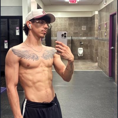 papixeddy's profile picture. prepare to be sick of me 🥴 the OG Hung Papi 🌶️💦