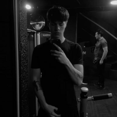 11vicnte's profile picture. 