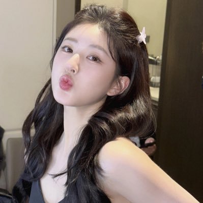 feiona33167890's profile picture. 纯情女大学生👩‍🎓不聊骚 正常聊天接触线下见面有🚪