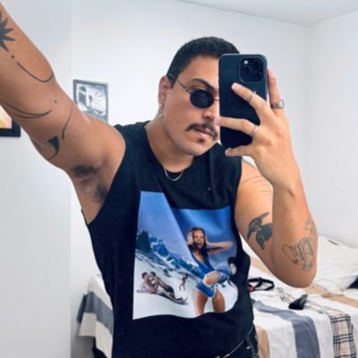 apeledofuturo's profile picture. Jornalista | Mestre em Estudos de Cultura Contemporânea | Finalista do Prêmio Jabuti 2024 | Praticante de Lira Acrobática | Fãzoca da Gal