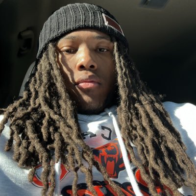 cg_drose's profile picture. Cabrini Boy🌴™️ 929-939 HQ🏢 SSG🦍 Artist🎤⚡️ IG: cg_drose #DaBears 🐻⬇️ #DepressedBullsFan #BeHereForIt #SkyTown #MBNO⛓️