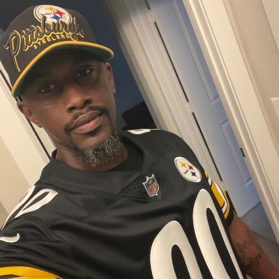Gud2BRicH's profile picture. #ManOfGod • #Fatherhood • #Fitness • #Steelers • #Longhorns • #TeamLeBron • #Κκψ • #Ωψφ • #GramFamALUMNI • MEM ✈️ DAL