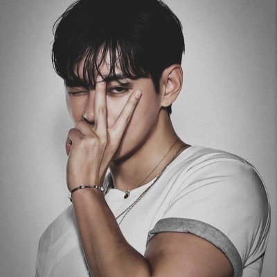 sacrfst's profile picture. सुंदर.⠀ ⠀( 𝖽𝖾̂𝗅𝗂́𝗋𝗂𝗈𝗌. ) artista incurável, com vigor a morte súbita e devaneios de amor.