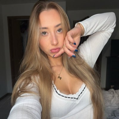 madelynnbt's profile picture. 22 | treat people with kindness