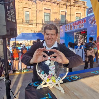 MuroFabian's profile picture. Comunicación, Gestión Social y Políticas Públicas 
-Premio @SistemaUNIVA -MPAP @ITESO 🤓 - En QyH 🙌🏻 #UnDiaParaDarJalisco #YoSoyCamara #responsabilidadsocial