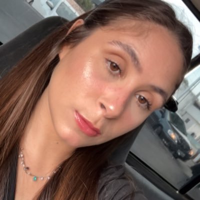 anabeatrrriz_'s profile picture. 