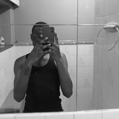 mela_nin04's profile picture. The rumours are true.