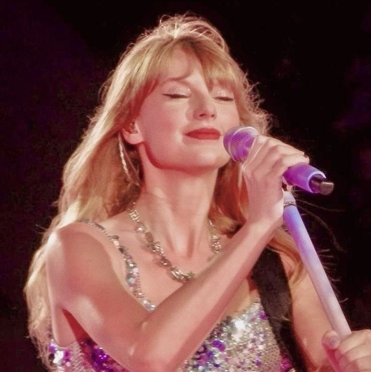 fr3ezinqs's profile picture. 𝑀𝑎𝑦𝑏𝑒 𝑖 𝑤𝑎𝑠 𝑗𝑢𝑠𝑡 𝑎 𝑔𝑖𝑟𝑙, 𝑖𝑛𝑡𝑒𝑟𝑟𝑢𝑝𝑡𝑒𝑑.