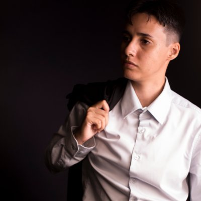 pffilipini's profile picture. ela/dela 🏳️‍🌈 | apenas uma mulher melancólica que escreve livros, compõe alguma música e passa a maior parte do tempo solitária dentro do próprio interior