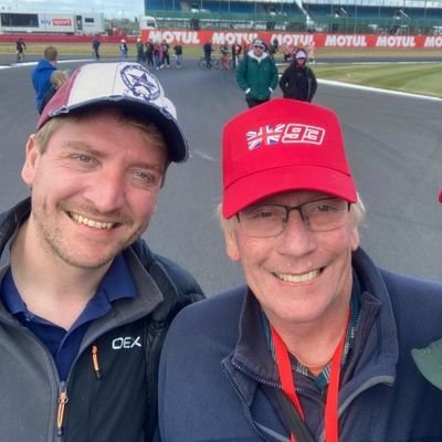 cbenett's profile picture. 🌎🎶🚴🏻‍♂️