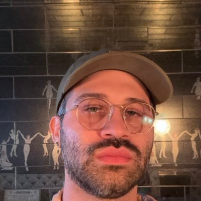 rizoricos's profile picture. you’ll find wow and gay shit here